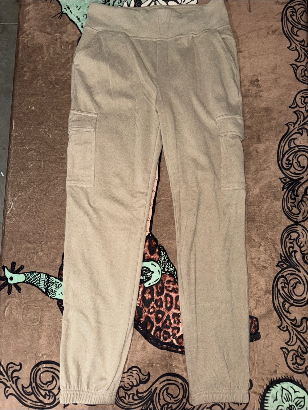 NWOT a new day Neutral Taupe Women’s Joggers W/ Pockets- Medium